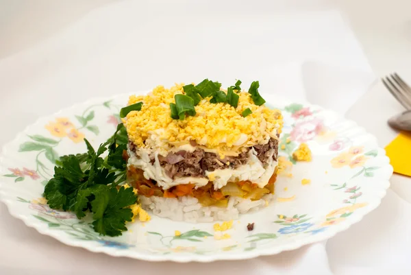 Geleneksel Rus salatası Mimoza