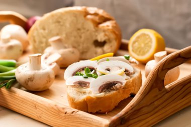 sandviç mantar ve yeşil soğan