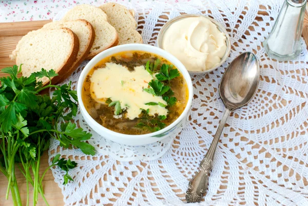 Green sorrel soup with egg in plate — Stock Photo, Image