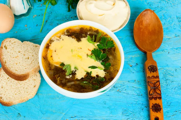 Yumurta plaka ile yeşil kuzukulağı çorbası