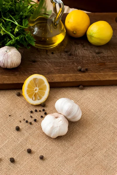 Gewürze Knoblauch, Zitrone, Butter und Petersilie — Stockfoto