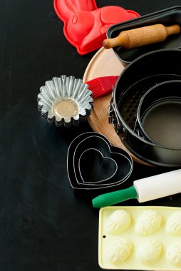 Closeup ahşap arka plan üzerinde pişirme aletleri