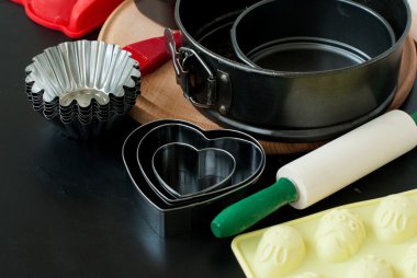 Closeup ahşap arka plan üzerinde pişirme aletleri