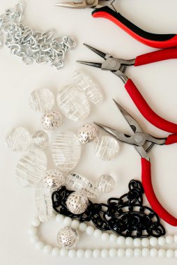 çeşitli boncuk ve takı yapmak için Araçlar