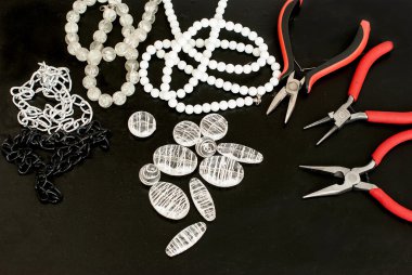 çeşitli boncuk ve takı yapmak için Araçlar