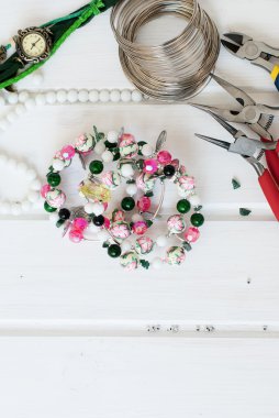 çeşitli boncuk ve takı yapmak için Araçlar