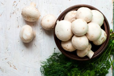 maydanoz ve dereotu ile ham mantar