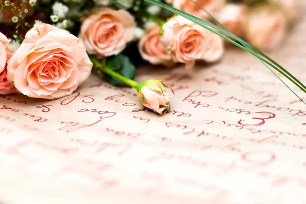 Beautiful bouquet in the paper on the bench — Stock Photo, Image