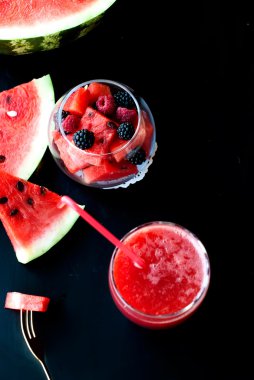 Yaz meyve salatası karpuz eti