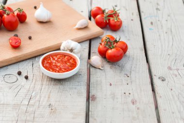 doğal ev yapımı sos domates, biber ve sebze