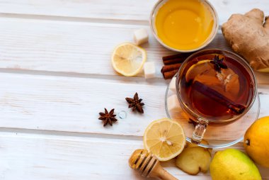 Limonlu ve ballı zencefilli çay