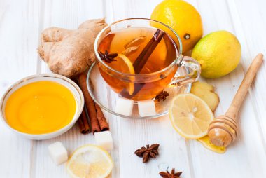 Limonlu ve ballı zencefilli çay