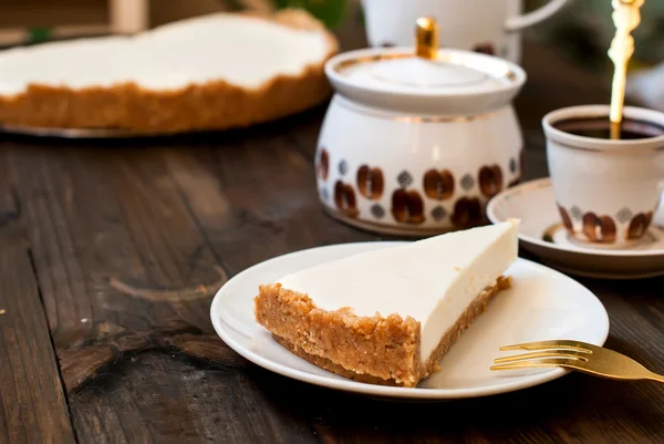 Peynirli kek ve kahve, — Stok fotoğraf