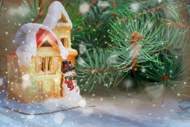 Muhteşem yeni yıl evin arka planda köknar dalı