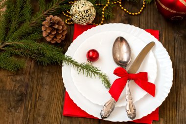 Noel plaka ve kırmızı kurdele ile Gümüş eşyalar