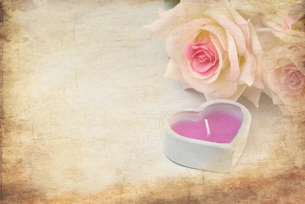 Candle heart and roses creamr background — Stock Photo, Image