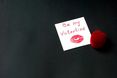 Yüzük merkezi ve valentin günü bir not kutusu