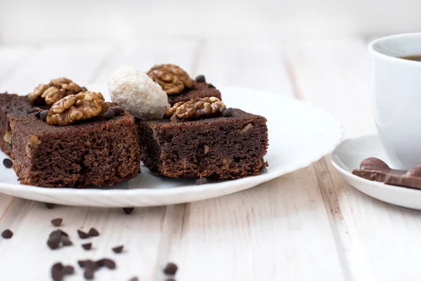 Brownie pastel casero con taza de café — Foto de Stock