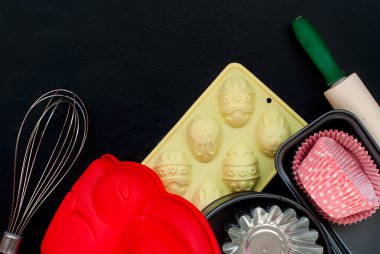 Aletleri closeup ahşap arka plan üzerinde pişirme için Ea için pişirme