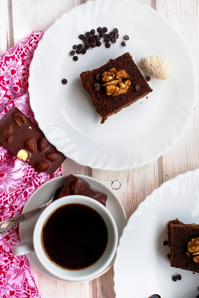 Brownie pastel casero con taza de café — Foto de Stock