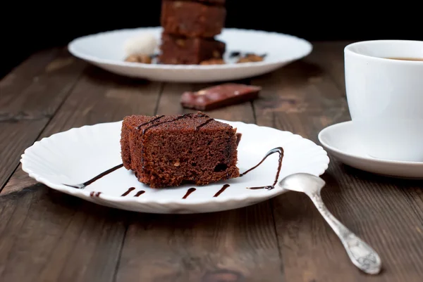 Bolo caseiro brownie com xícara de café — Fotografia de Stock