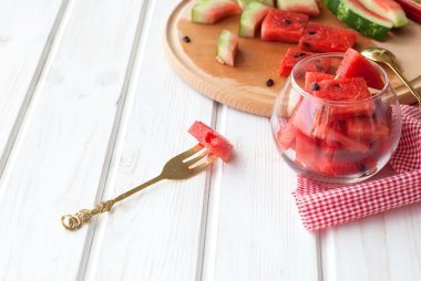 Yaz meyve salatası karpuz eti