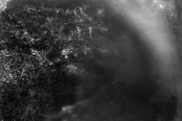 黑色和白色的抽象背景。黑暗 grunge 纹理酒泉 — 图库照片