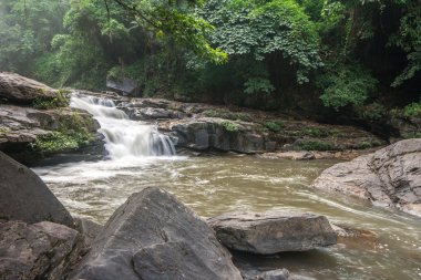 şelale düşük çekim hızı.