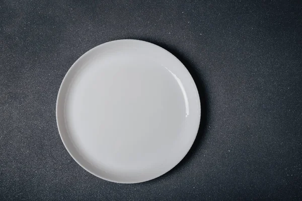 White Empty Plate Dark Grey Background Top View Copy Space — Stock Photo, Image