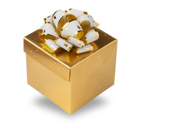 Beyaz süslemeli altın rengi hediye kutusu, beyaz arka planda izole edilmiş.