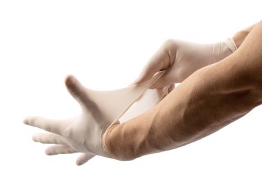 Erkek eli eldivenli, beyaz arka planda izole edilmiş.