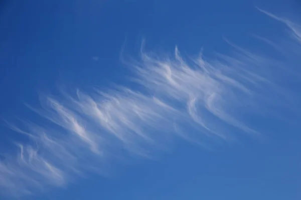 Blauer Himmel Mit Weißen Wolken Verschiedenen Formen Sonniger Tag Textur — Stockfoto