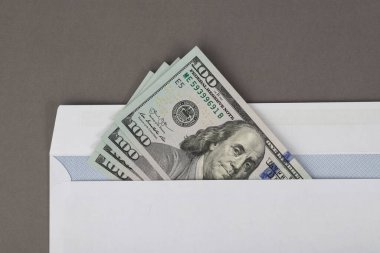 Kağıt banknotlar Amerikan dolarları gri arka plan, finans, para, üstü açılabilir para