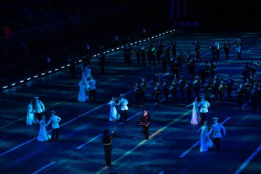 MOSKOW, Rusya - Eylül 01, 2021. Askeri bando festivali, Kızıl Meydan 'da özel efektler ve havai fişeklerle gösteri