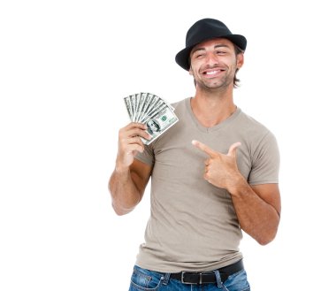 gülümseyen adam para tutan