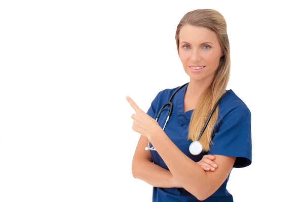 Enfermeira ou Médico mostrando espaço de cópia isolado em branco. contexto — Fotografia de Stock