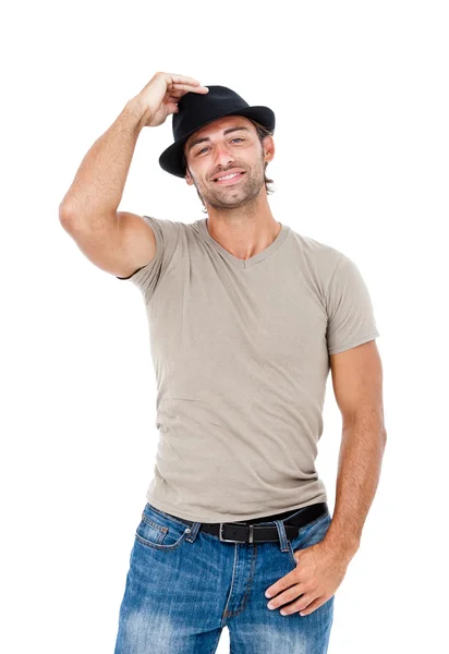 Jeune homme souriant avec un chapeau — Photo
