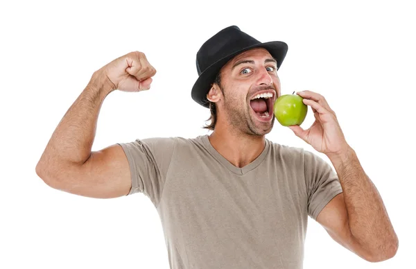 Glimlachende man een groene appel eten — Stockfoto