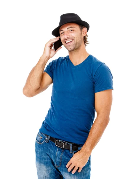 Beau jeune homme parlant au téléphone — Photo