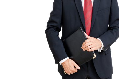 Bir klasör tutan bir işadamı portresi