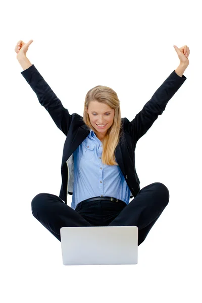Úspěšná podnikatelka drží ruce nahoru, úspěch! — Stock fotografie