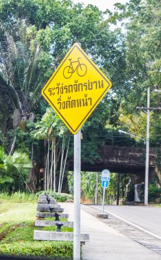 uyarı işareti Bisiklet geçerken dikkatli olun.