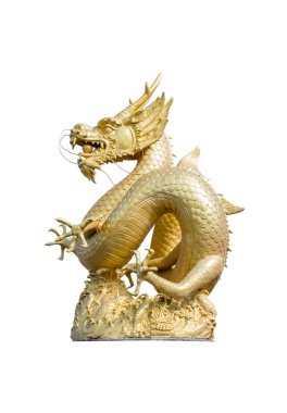 Altın ejder heykeli beyaz grupta izole edilmiş.