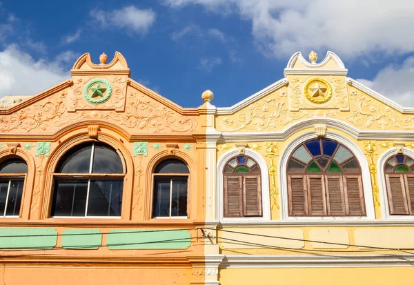 泰国Songkhla Hatyai 古泰国风格的橙色和黄色窗户 — 图库照片