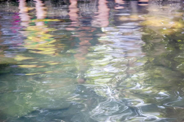 Abstrato Foto Borrão Fundo Água Termal Com Sombra Pessoas Pernas — Fotografia de Stock