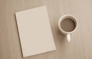 Boş not defteri ve bir fincan kahve.