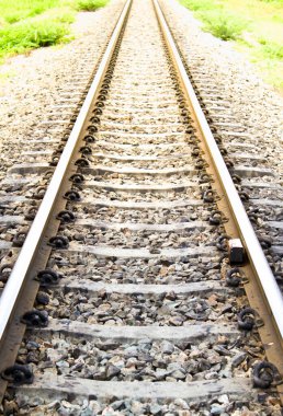 Güneş ışığına sahip tren yolu: hedefe odaklanmanın konsept fotoğrafı