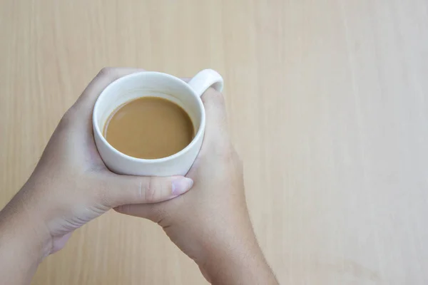 Mão Segurar Café Quente Copo Branco — Fotografia de Stock