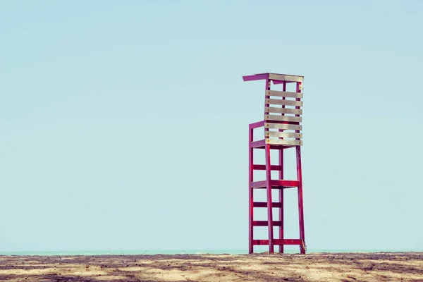 Cadeira Salva Vidas Praia Com Fundo Azul Céu — Fotografia de Stock