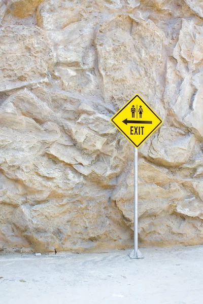 Señal Salida Pared Roca — Foto de Stock